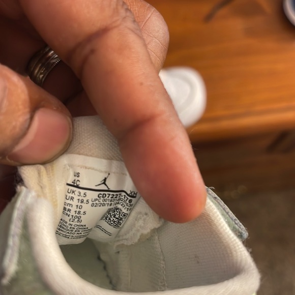 Used Nike air Jordan - Picture 2 of 4